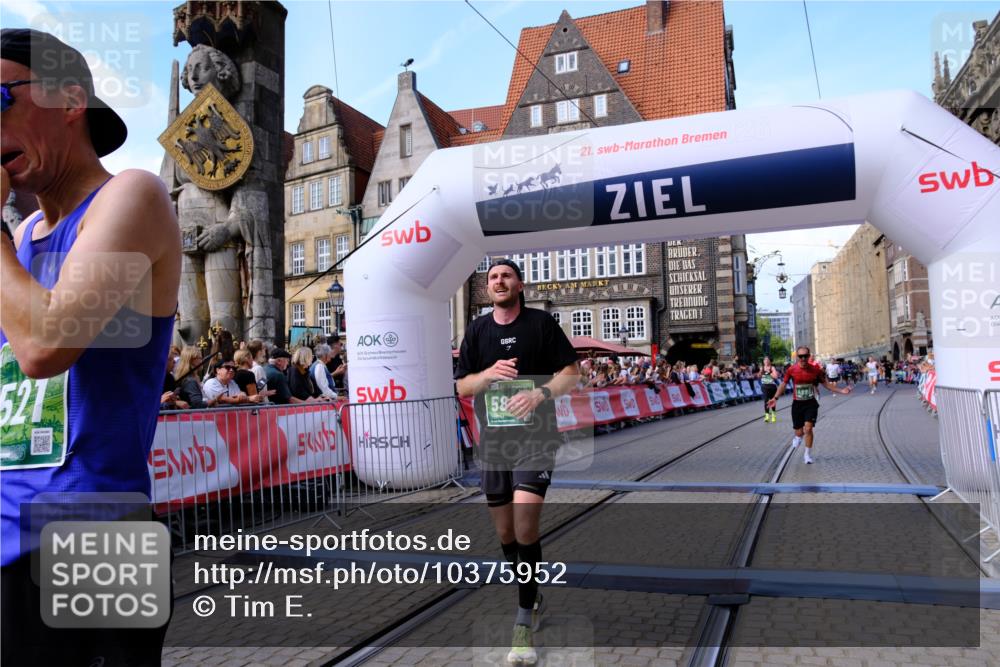 13.09.2026 - 21. swb-Marathon Bremen Tim E. http://msf.ph/oto/10375952 13.09.2026 13:12:18 Ziel 493, 826, 863, 2444, 2447, 2820, 3336, 3703, 4283, 4368, 4698, 5521, 5893, 5940, 6668, 6739, 7621, 9398 meine-sportfotos.de