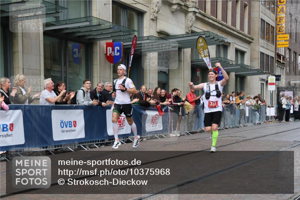 13.09.2026 - 21. swb-Marathon Bremen Strokosch-Dieckow http://msf.ph/oto/10375968 13.09.2026 12:29:12 Ziel 821, 1651, 317, 608, 796, 1046 meine-sportfotos.de