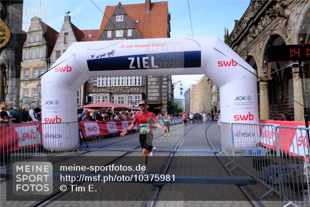 13.09.2026 - 21. swb-Marathon Bremen Tim E. http://msf.ph/oto/10375981 13.09.2026 13:12:19 Ziel 493, 826, 863, 2444, 2447, 2820, 3336, 3703, 4283, 4368, 4698, 5521, 5893, 5940, 6739, 7621, 9398 meine-sportfotos.de