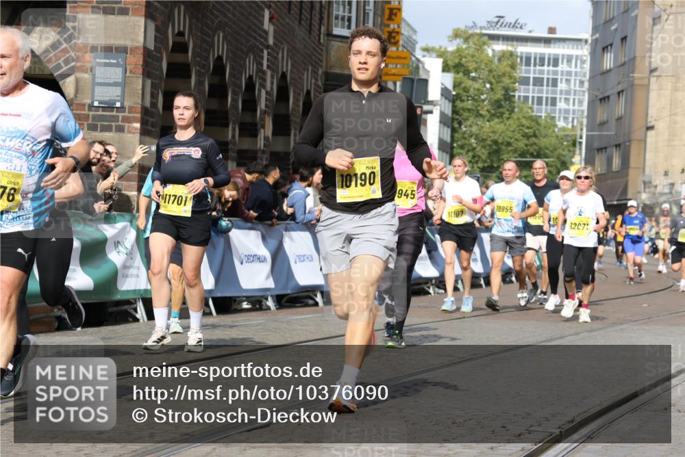 13.09.2026 - 21. swb-Marathon Bremen Strokosch-Dieckow http://msf.ph/oto/10376090 13.09.2026 11:02:53 Ziel 10273, 10278, 11137, 11261, 11508, 11526, 11554, 11662, 11890, 11945, 12154, 12169, 12252, 12429, 12451, 12489, 10185, 10528, 10598, 10715, 10727, 10731, 11070, 11095, 11313, 11676, 11697, 11836, 12214, 12421, 12432, 12448, 12483 meine-sportfotos.de