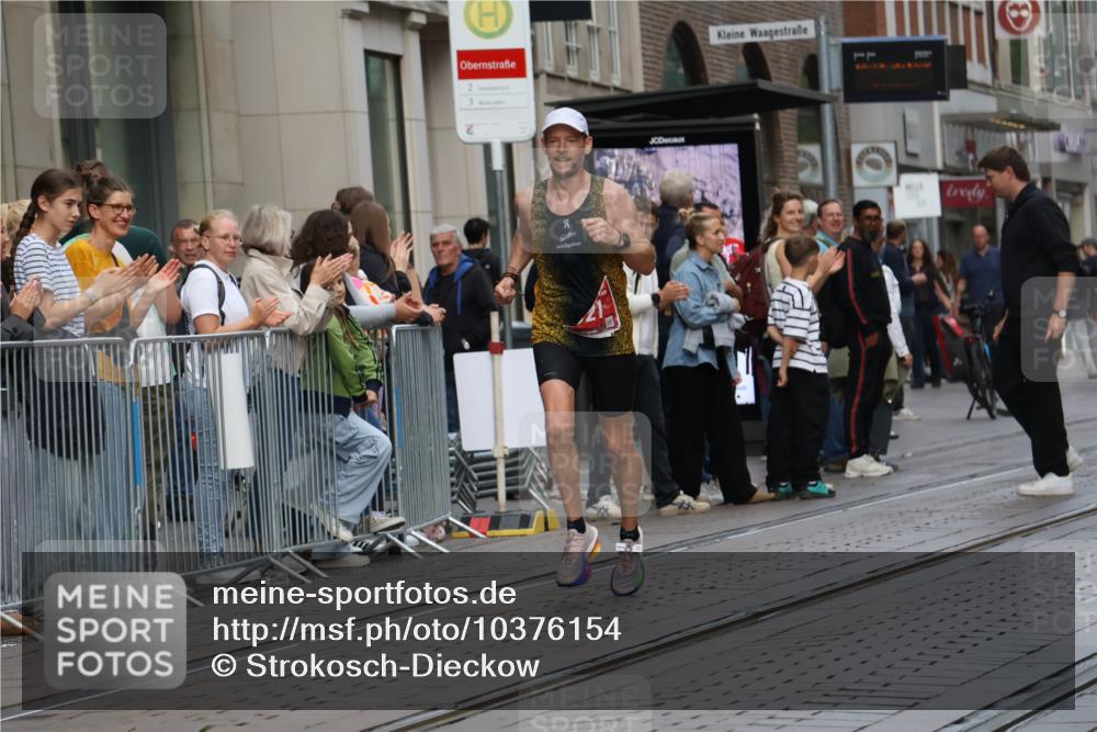 13.09.2026 - 21. swb-Marathon Bremen Strokosch-Dieckow http://msf.ph/oto/10376154 13.09.2026 12:29:46 Ziel 821 meine-sportfotos.de