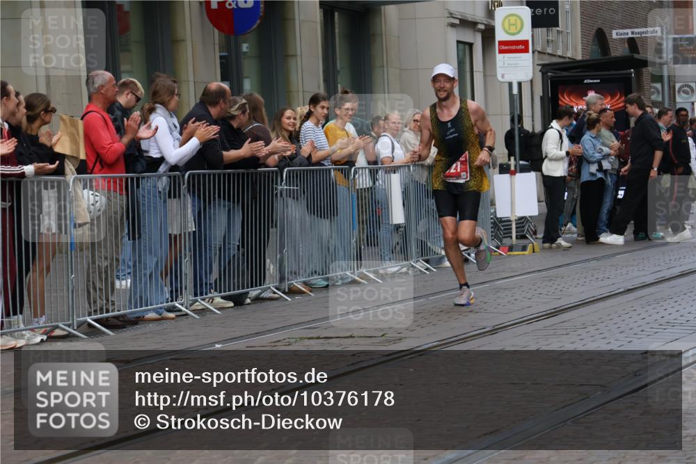13.09.2026 - 21. swb-Marathon Bremen Strokosch-Dieckow http://msf.ph/oto/10376178 13.09.2026 12:29:47 Ziel 821 meine-sportfotos.de