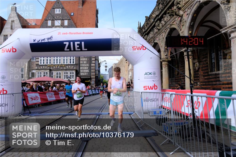 13.09.2026 - 21. swb-Marathon Bremen Tim E. http://msf.ph/oto/10376179 13.09.2026 13:12:26 Ziel 493, 2444, 2447, 2820, 3336, 3362, 3703, 3830, 4283, 4698, 5940, 6107, 6739, 7521, 7621, 13013 meine-sportfotos.de