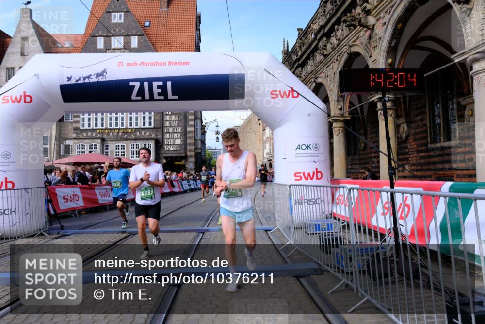 13.09.2026 - 21. swb-Marathon Bremen Tim E. http://msf.ph/oto/10376211 13.09.2026 13:12:26 Ziel 493, 2444, 2447, 2820, 3336, 3362, 3703, 3830, 4283, 4698, 5940, 6107, 6739, 7521, 7621, 13013 meine-sportfotos.de