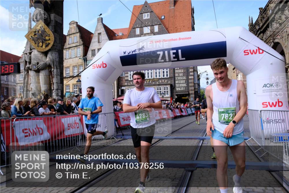13.09.2026 - 21. swb-Marathon Bremen Tim E. http://msf.ph/oto/10376256 13.09.2026 13:12:27 Ziel 493, 2444, 2447, 2820, 3336, 3362, 3703, 3830, 4283, 5940, 6107, 6739, 7521, 7621, 13013 meine-sportfotos.de