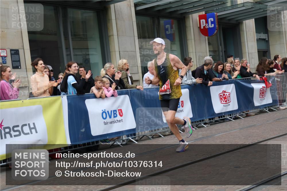 13.09.2026 - 21. swb-Marathon Bremen Strokosch-Dieckow http://msf.ph/oto/10376314 13.09.2026 12:29:50 Ziel 821 meine-sportfotos.de