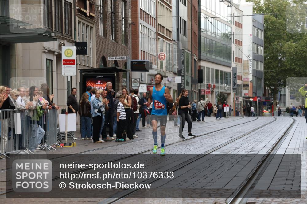 13.09.2026 - 21. swb-Marathon Bremen Strokosch-Dieckow http://msf.ph/oto/10376333 13.09.2026 12:31:20 Ziel 1149 meine-sportfotos.de