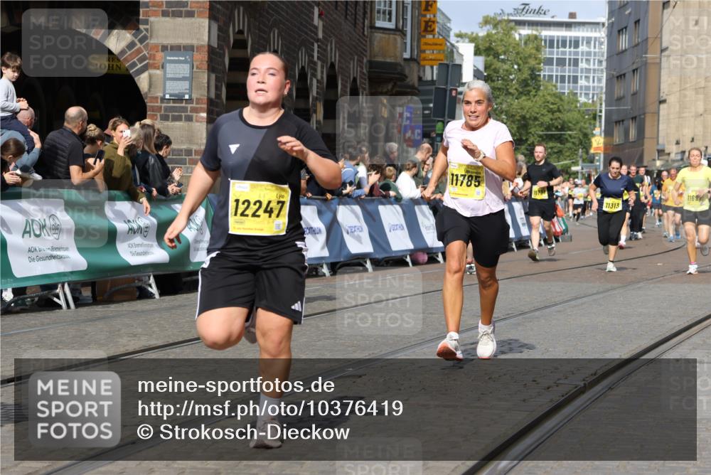 13.09.2026 - 21. swb-Marathon Bremen Strokosch-Dieckow http://msf.ph/oto/10376419 13.09.2026 11:03:01 Ziel 10190, 10296, 10633, 10783, 10945, 10954, 10955, 10985, 11096, 11107, 11261, 11508, 11526, 11554, 11564, 11662, 11701, 11719, 11730, 11776, 11945, 12071, 12154, 12247, 12252, 12429, 12451, 12489, 10150, 10195, 10528, 10531, 10598, 10715, 10727, 10959, 11070, 11095, 11493, 11676, 11830, 11836, 12214, 12421, 12432, 12483 meine-sportfotos.de