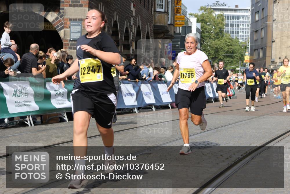 13.09.2026 - 21. swb-Marathon Bremen Strokosch-Dieckow http://msf.ph/oto/10376452 13.09.2026 11:03:01 Ziel 10190, 10296, 10633, 10783, 10945, 10954, 10955, 10985, 11096, 11107, 11261, 11508, 11526, 11554, 11564, 11662, 11701, 11719, 11730, 11776, 11945, 12071, 12154, 12247, 12252, 12429, 12451, 12489, 10150, 10195, 10528, 10531, 10598, 10715, 10727, 10959, 11070, 11095, 11493, 11676, 11830, 11836, 12214, 12421, 12432, 12483 meine-sportfotos.de
