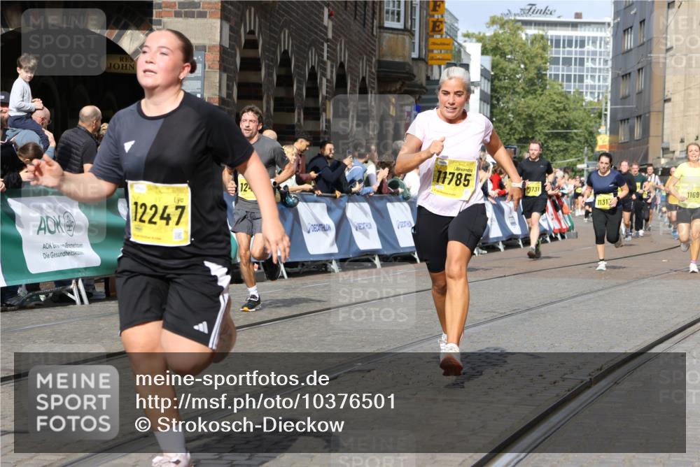 13.09.2026 - 21. swb-Marathon Bremen Strokosch-Dieckow http://msf.ph/oto/10376501 13.09.2026 11:03:02 Ziel 10190, 10296, 10633, 10783, 10945, 10954, 10955, 10985, 11096, 11107, 11261, 11508, 11554, 11564, 11662, 11701, 11719, 11730, 11776, 11785, 11945, 12071, 12154, 12247, 12252, 12429, 12451, 12489, 10150, 10195, 10237, 10528, 10531, 10598, 10715, 10727, 10959, 11070, 11493, 11676, 11830, 11836, 12068, 12214, 12421, 12432, 12483 meine-sportfotos.de