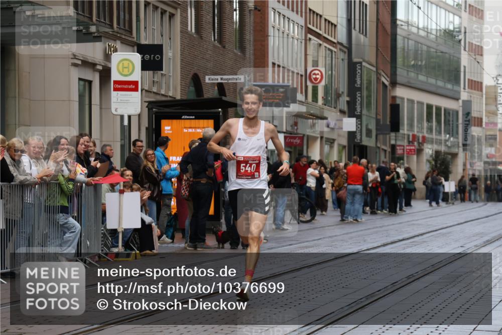 13.09.2026 - 21. swb-Marathon Bremen Strokosch-Dieckow http://msf.ph/oto/10376699 13.09.2026 12:32:37 Ziel 822, 540 meine-sportfotos.de