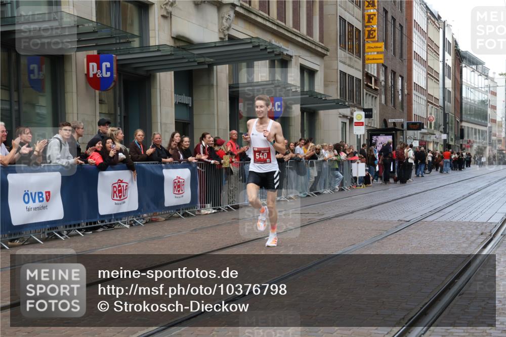 13.09.2026 - 21. swb-Marathon Bremen Strokosch-Dieckow http://msf.ph/oto/10376798 13.09.2026 12:32:39 Ziel 822, 540 meine-sportfotos.de