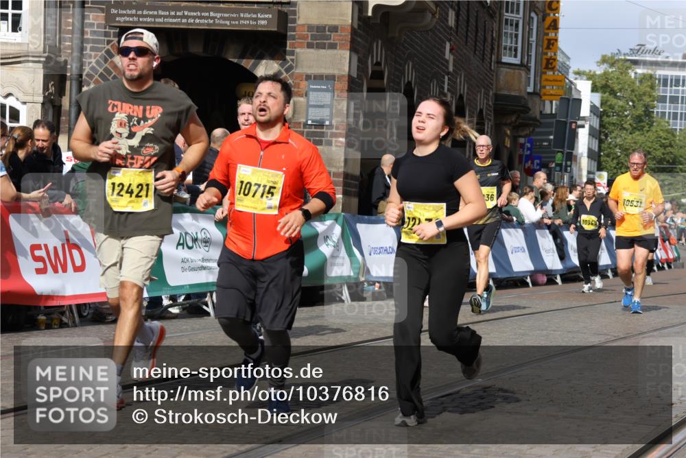 13.09.2026 - 21. swb-Marathon Bremen Strokosch-Dieckow http://msf.ph/oto/10376816 13.09.2026 11:03:14 Ziel 10185, 10190, 10296, 10633, 10715, 10731, 10783, 10945, 10954, 10955, 10985, 11095, 11096, 11107, 11313, 11564, 11697, 11701, 11719, 11730, 11776, 11785, 12071, 12247, 12421, 12432, 12448, 12465, 10092, 10150, 10187, 10237, 10309, 10724, 10904, 11598, 11773, 11830, 12068, 12184, 12185, 12611 meine-sportfotos.de