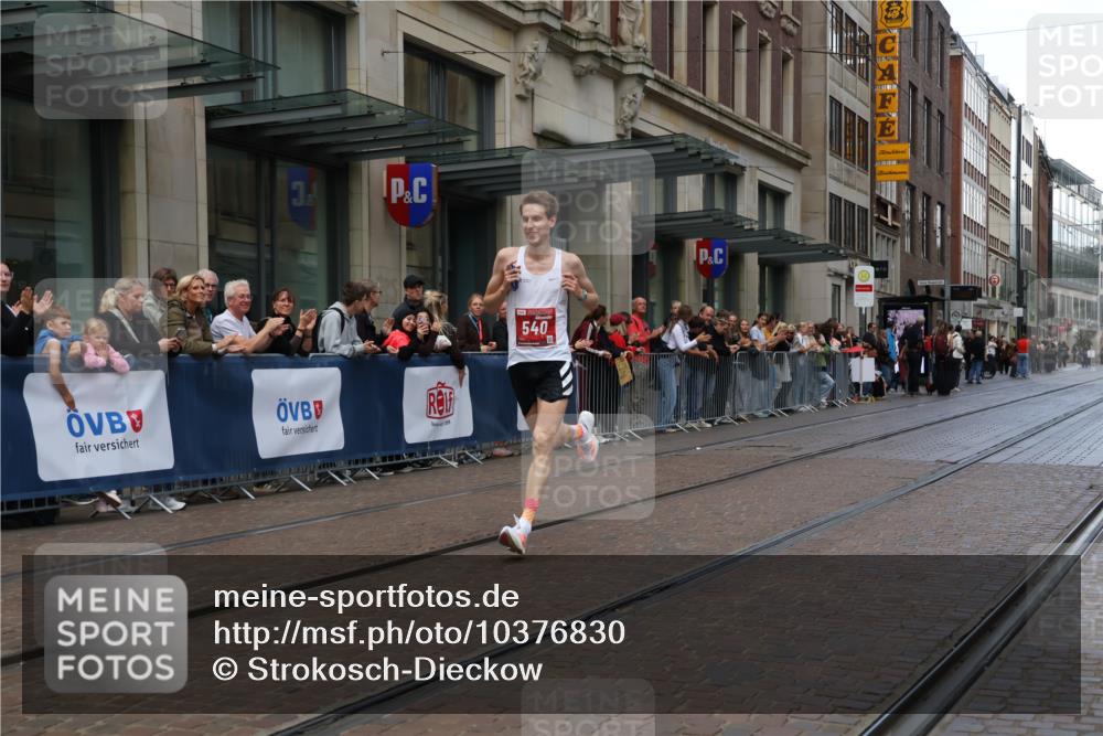 13.09.2026 - 21. swb-Marathon Bremen Strokosch-Dieckow http://msf.ph/oto/10376830 13.09.2026 12:32:39 Ziel 822, 540 meine-sportfotos.de