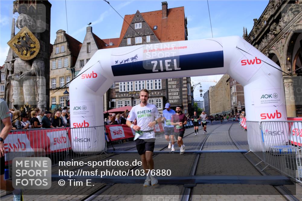 13.09.2026 - 21. swb-Marathon Bremen Tim E. http://msf.ph/oto/10376880 13.09.2026 13:12:56 Ziel 1517, 2362, 2480, 3054, 3988, 4560, 4605, 4879, 5416, 6796, 8029, 9775, 9803, 13106 meine-sportfotos.de