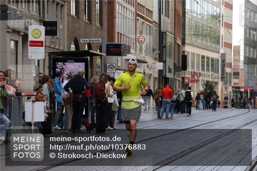 13.09.2026 - 21. swb-Marathon Bremen Strokosch-Dieckow http://msf.ph/oto/10376883 13.09.2026 12:33:01 Ziel 822 meine-sportfotos.de
