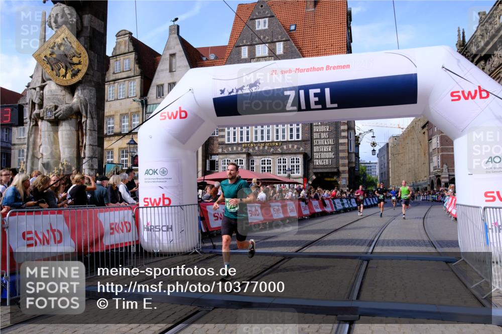 13.09.2026 - 21. swb-Marathon Bremen Tim E. http://msf.ph/oto/10377000 13.09.2026 13:13:02 Ziel 1513, 2350, 2362, 2442, 3054, 3988, 4605, 4879, 6796, 8029, 9775, 9803, 13106 meine-sportfotos.de