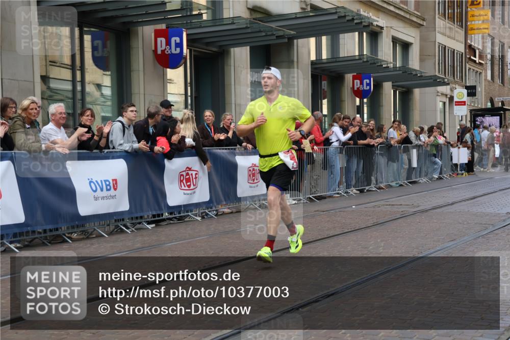 13.09.2026 - 21. swb-Marathon Bremen Strokosch-Dieckow http://msf.ph/oto/10377003 13.09.2026 12:33:05 Ziel 822 meine-sportfotos.de