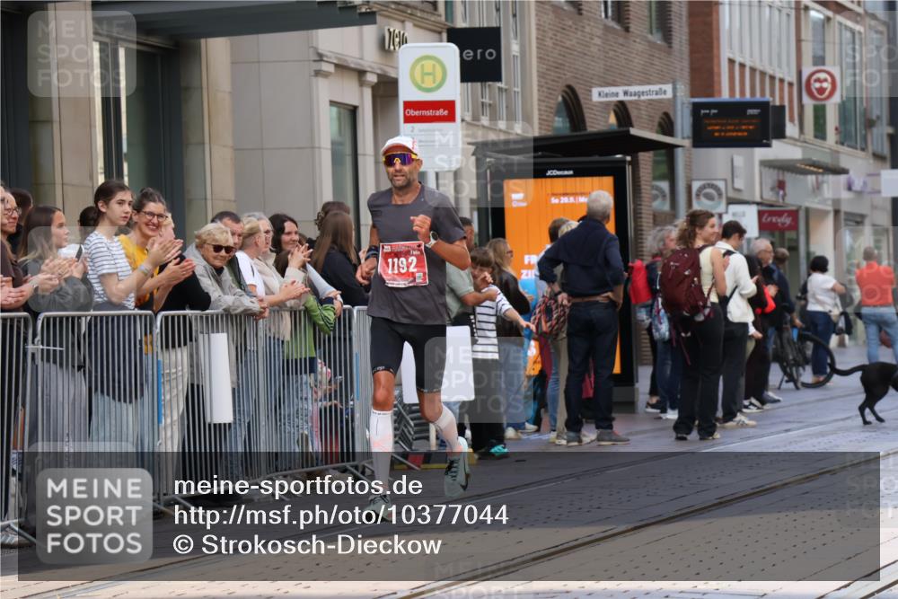 13.09.2026 - 21. swb-Marathon Bremen Strokosch-Dieckow http://msf.ph/oto/10377044 13.09.2026 12:34:04 Ziel 1154, 1997, 1192 meine-sportfotos.de