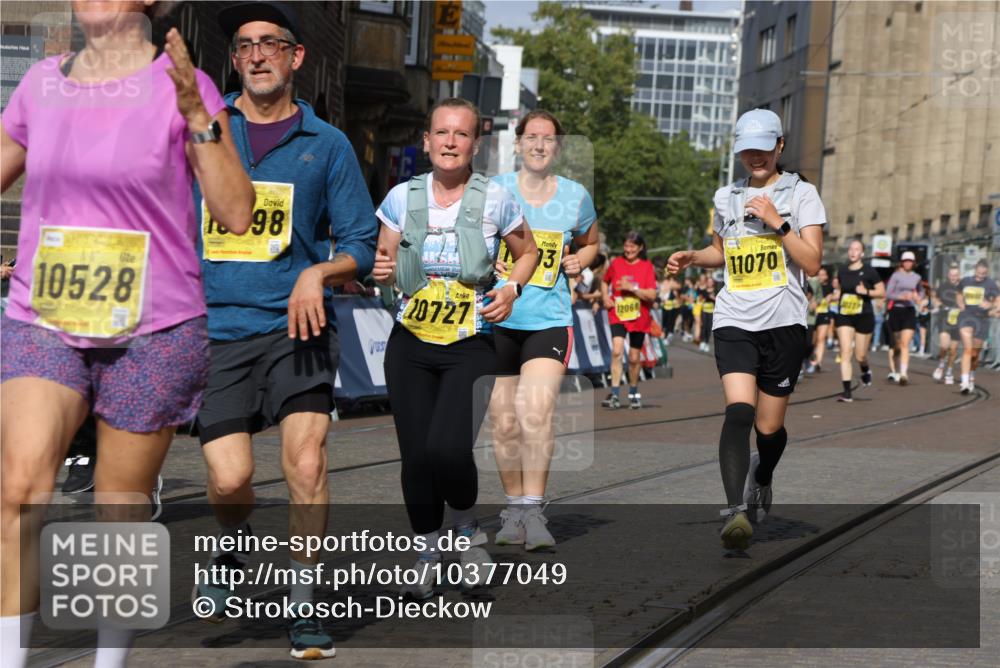 13.09.2026 - 21. swb-Marathon Bremen Strokosch-Dieckow http://msf.ph/oto/10377049 13.09.2026 11:03:18 Ziel 10185, 10296, 10528, 10598, 10633, 10715, 10731, 10954, 10955, 11095, 11107, 11313, 11564, 11697, 11719, 11730, 11785, 11836, 12071, 12214, 12247, 12421, 12432, 12448, 12465, 12483, 10092, 10187, 10309, 10420, 10902, 10904, 11211, 11411, 11598, 11655, 11746, 11773, 12184, 12185, 12611 meine-sportfotos.de