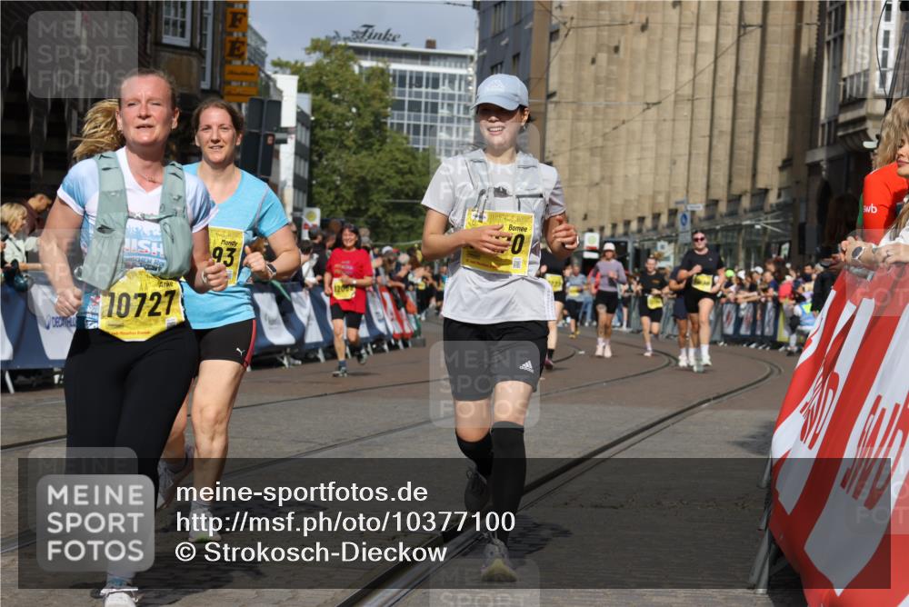 13.09.2026 - 21. swb-Marathon Bremen Strokosch-Dieckow http://msf.ph/oto/10377100 13.09.2026 11:03:19 Ziel 10185, 10528, 10598, 10715, 10727, 10731, 10954, 10955, 11070, 11095, 11107, 11313, 11564, 11676, 11697, 11730, 11785, 11836, 12071, 12214, 12247, 12421, 12432, 12448, 12465, 12483, 10187, 10309, 10420, 10902, 10904, 11211, 11411, 11598, 11655, 11746, 11773, 12184, 12185, 12611 meine-sportfotos.de