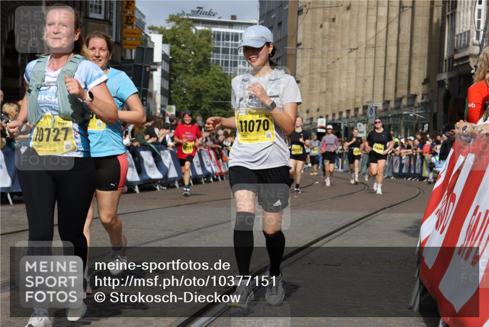 13.09.2026 - 21. swb-Marathon Bremen Strokosch-Dieckow http://msf.ph/oto/10377151 13.09.2026 11:03:20 Ziel 10185, 10528, 10531, 10598, 10715, 10727, 10731, 10955, 11070, 11095, 11313, 11493, 11564, 11676, 11697, 11730, 11785, 11836, 12214, 12247, 12421, 12432, 12448, 12465, 12483, 10187, 10309, 10420, 10902, 10904, 11211, 11411, 11598, 11655, 11746, 11773, 12611 meine-sportfotos.de