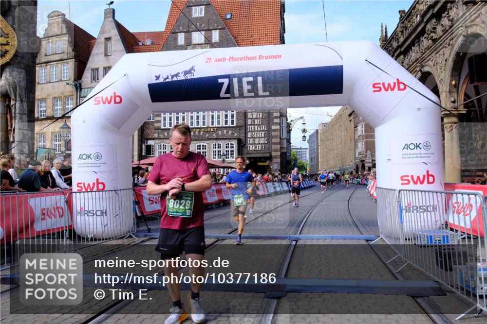 13.09.2026 - 21. swb-Marathon Bremen Tim E. http://msf.ph/oto/10377186 13.09.2026 13:13:10 Ziel 1513, 2350, 2442, 2559, 2801, 2858, 3988, 4605, 5379, 5965, 6349, 8029, 8798, 9217, 13106, 13140 meine-sportfotos.de