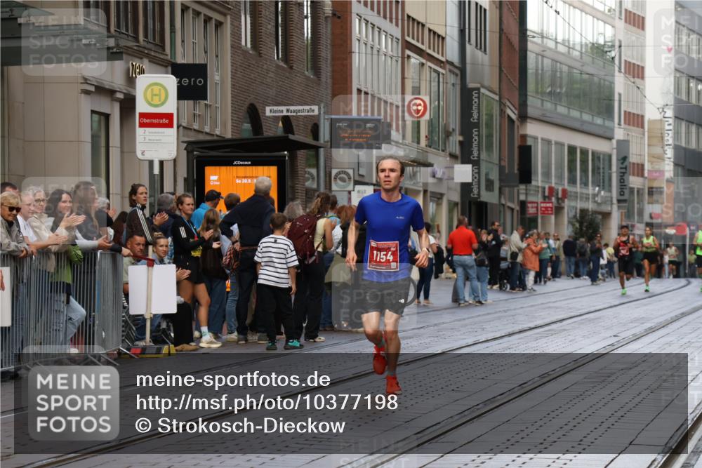 13.09.2026 - 21. swb-Marathon Bremen Strokosch-Dieckow http://msf.ph/oto/10377198 13.09.2026 12:34:35 Ziel 1190, 917, 1154, 1997 meine-sportfotos.de