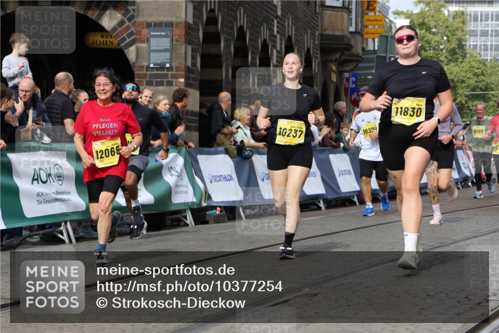 13.09.2026 - 21. swb-Marathon Bremen Strokosch-Dieckow http://msf.ph/oto/10377254 13.09.2026 11:03:26 Ziel 10150, 10185, 10195, 10528, 10531, 10598, 10715, 10727, 10731, 10959, 11070, 11095, 11313, 11493, 11676, 11697, 11830, 11836, 12214, 12421, 12432, 12448, 12483, 10090, 10091, 10327, 10420, 10569, 10902, 10950, 11211, 11411, 11595, 11655, 11746, 12074 meine-sportfotos.de