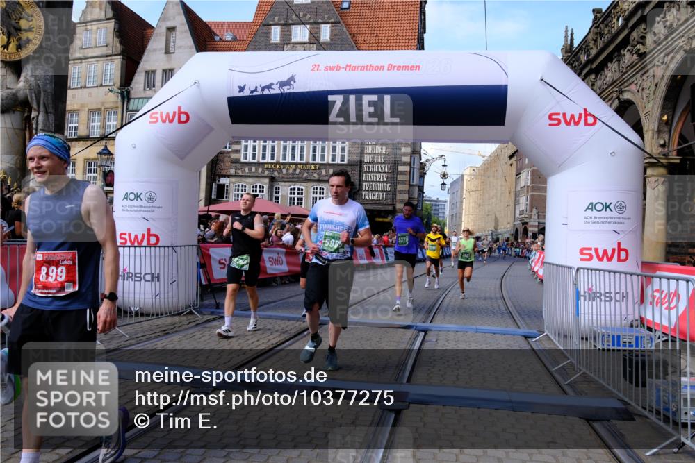 13.09.2026 - 21. swb-Marathon Bremen Tim E. http://msf.ph/oto/10377275 13.09.2026 13:13:17 Ziel 313, 868, 1513, 2350, 2442, 2498, 2559, 2801, 2858, 3625, 5379, 5965, 6349, 7874, 8291, 8419, 8798, 9092, 9217, 13140 meine-sportfotos.de