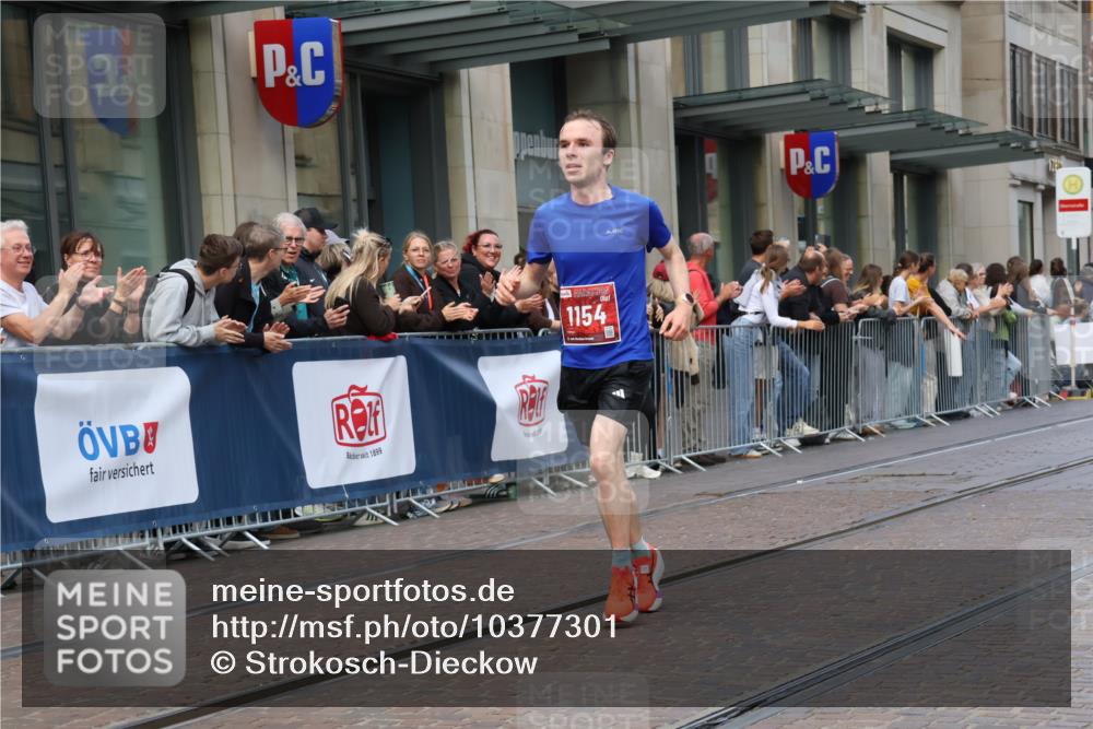 13.09.2026 - 21. swb-Marathon Bremen Strokosch-Dieckow http://msf.ph/oto/10377301 13.09.2026 12:34:38 Ziel 1028, 917, 1154, 1190, 1997 meine-sportfotos.de