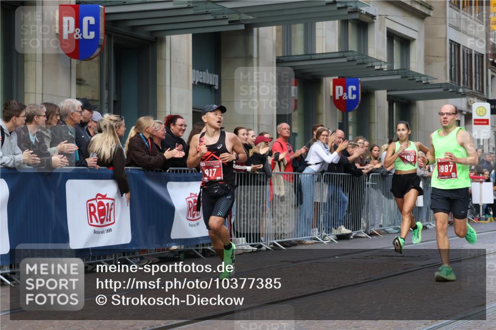 13.09.2026 - 21. swb-Marathon Bremen Strokosch-Dieckow http://msf.ph/oto/10377385 13.09.2026 12:34:51 Ziel 1028, 917, 1190, 1997 meine-sportfotos.de