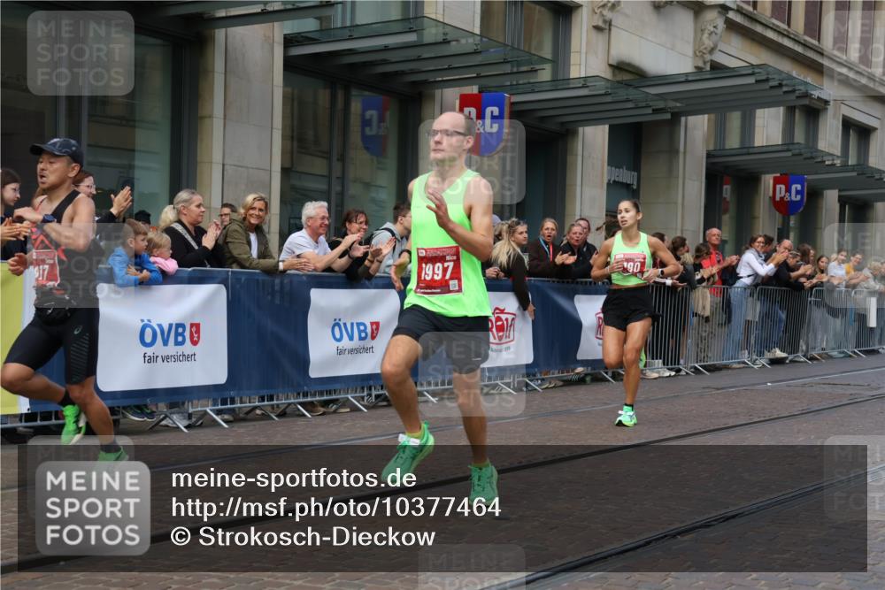 13.09.2026 - 21. swb-Marathon Bremen Strokosch-Dieckow http://msf.ph/oto/10377464 13.09.2026 12:34:52 Ziel 1028, 917, 1190, 1997 meine-sportfotos.de