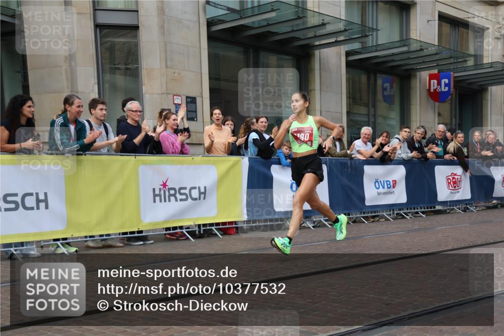 13.09.2026 - 21. swb-Marathon Bremen Strokosch-Dieckow http://msf.ph/oto/10377532 13.09.2026 12:34:54 Ziel 1028, 917, 1190, 1997 meine-sportfotos.de