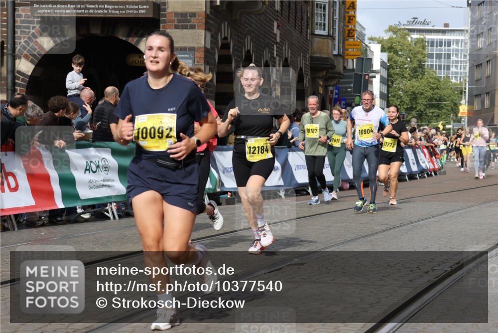 13.09.2026 - 21. swb-Marathon Bremen Strokosch-Dieckow http://msf.ph/oto/10377540 13.09.2026 11:03:30 Ziel 10092, 10150, 10185, 10195, 10237, 10528, 10531, 10598, 10715, 10724, 10727, 10959, 11070, 11095, 11493, 11676, 11830, 11836, 12068, 12214, 12421, 12432, 12483, 10090, 10091, 10327, 10420, 10569, 10902, 10950, 11211, 11411, 11595, 11655, 11746, 11868, 12074 meine-sportfotos.de