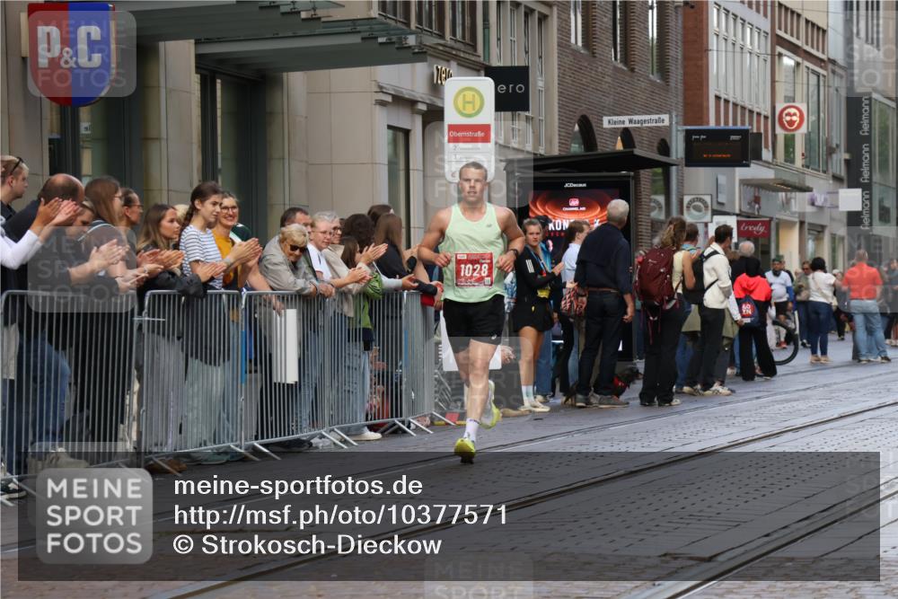 13.09.2026 - 21. swb-Marathon Bremen Strokosch-Dieckow http://msf.ph/oto/10377571 13.09.2026 12:35:13 Ziel 1028 meine-sportfotos.de