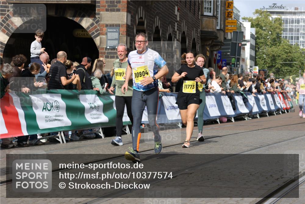 13.09.2026 - 21. swb-Marathon Bremen Strokosch-Dieckow http://msf.ph/oto/10377574 13.09.2026 11:03:32 Ziel 10092, 10150, 10185, 10195, 10237, 10528, 10531, 10598, 10715, 10724, 10727, 10959, 11070, 11095, 11493, 11676, 11830, 11836, 12068, 12184, 12185, 12214, 12421, 12432, 12483, 10090, 10091, 10327, 10569, 10796, 10902, 10950, 11595, 11868, 12074 meine-sportfotos.de
