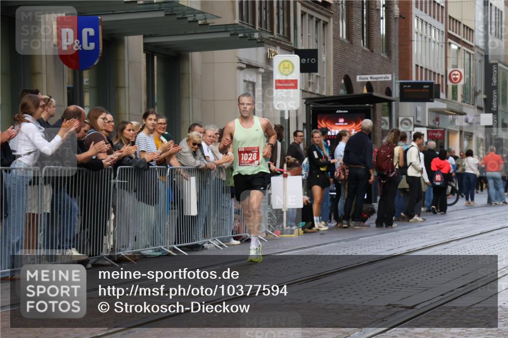 13.09.2026 - 21. swb-Marathon Bremen Strokosch-Dieckow http://msf.ph/oto/10377594 13.09.2026 12:35:14 Ziel 1028 meine-sportfotos.de