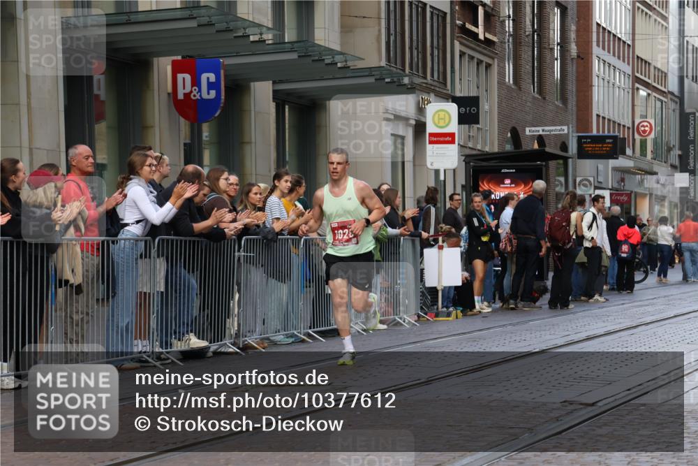 13.09.2026 - 21. swb-Marathon Bremen Strokosch-Dieckow http://msf.ph/oto/10377612 13.09.2026 12:35:14 Ziel 1028 meine-sportfotos.de