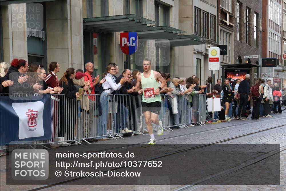 13.09.2026 - 21. swb-Marathon Bremen Strokosch-Dieckow http://msf.ph/oto/10377652 13.09.2026 12:35:15 Ziel 1028 meine-sportfotos.de