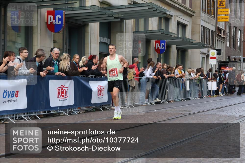 13.09.2026 - 21. swb-Marathon Bremen Strokosch-Dieckow http://msf.ph/oto/10377724 13.09.2026 12:35:17 Ziel 1028 meine-sportfotos.de