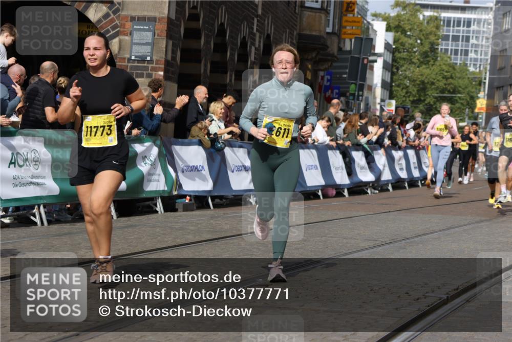 13.09.2026 - 21. swb-Marathon Bremen Strokosch-Dieckow http://msf.ph/oto/10377771 13.09.2026 11:03:34 Ziel 10092, 10150, 10195, 10237, 10309, 10528, 10531, 10598, 10715, 10724, 10727, 10904, 10959, 11070, 11493, 11676, 11830, 11836, 12068, 12184, 12185, 12214, 12421, 12432, 12483, 12611, 10090, 10091, 10327, 10429, 10569, 10796, 10950, 11595, 11868, 12074 meine-sportfotos.de