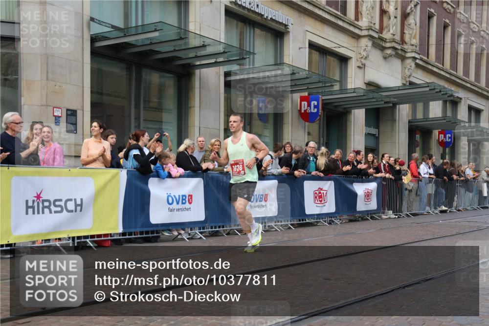 13.09.2026 - 21. swb-Marathon Bremen Strokosch-Dieckow http://msf.ph/oto/10377811 13.09.2026 12:35:18 Ziel 1238, 1028 meine-sportfotos.de