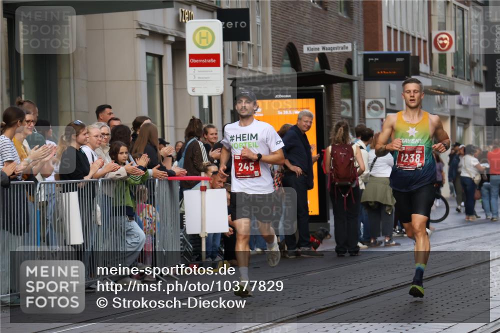 13.09.2026 - 21. swb-Marathon Bremen Strokosch-Dieckow http://msf.ph/oto/10377829 13.09.2026 12:35:58 Ziel 245, 1238, 1670 meine-sportfotos.de