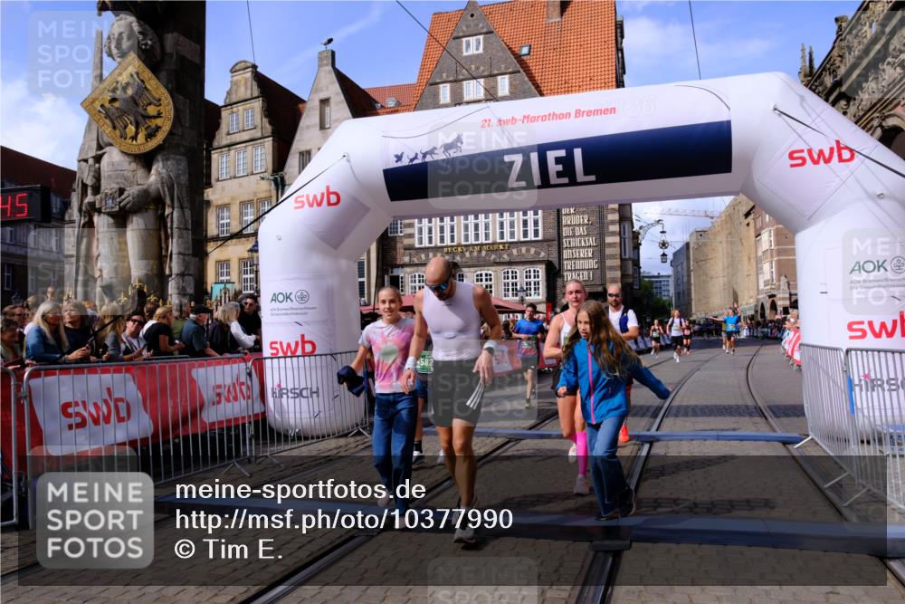 13.09.2026 - 21. swb-Marathon Bremen Tim E. http://msf.ph/oto/10377990 13.09.2026 13:13:34 Ziel 280, 313, 621, 987, 1207, 2130, 2360, 2498, 2962, 3566, 3625, 4582, 5345, 5769, 6038, 6394, 7874, 8197, 8291, 8464, 9092 meine-sportfotos.de