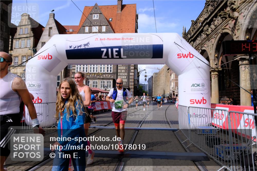 13.09.2026 - 21. swb-Marathon Bremen Tim E. http://msf.ph/oto/10378019 13.09.2026 13:13:35 Ziel 280, 621, 987, 1207, 2130, 2360, 2498, 2962, 3566, 3625, 4582, 5345, 5769, 6038, 6394, 6407, 7874, 8197, 8464, 8568, 8963, 9092 meine-sportfotos.de