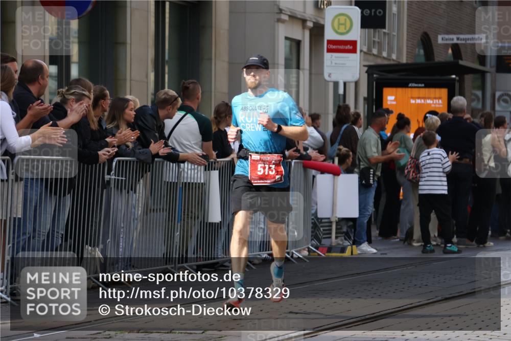 13.09.2026 - 21. swb-Marathon Bremen Strokosch-Dieckow http://msf.ph/oto/10378329 13.09.2026 12:37:32 Ziel 1766, 513, 1957 meine-sportfotos.de