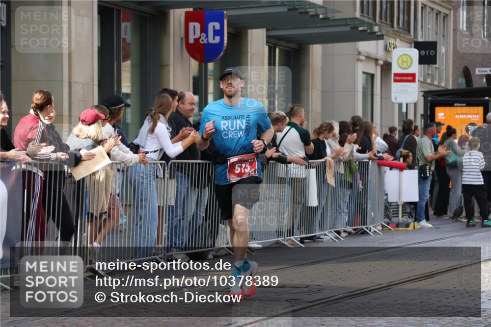 13.09.2026 - 21. swb-Marathon Bremen Strokosch-Dieckow http://msf.ph/oto/10378389 13.09.2026 12:37:33 Ziel 1766, 513, 1957 meine-sportfotos.de