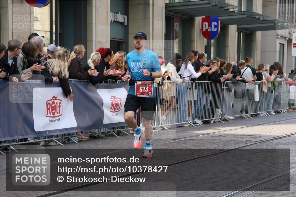 13.09.2026 - 21. swb-Marathon Bremen Strokosch-Dieckow http://msf.ph/oto/10378427 13.09.2026 12:37:34 Ziel 1766, 513, 1957 meine-sportfotos.de