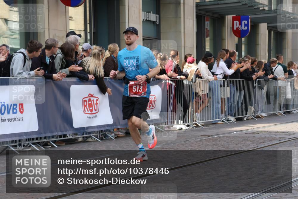 13.09.2026 - 21. swb-Marathon Bremen Strokosch-Dieckow http://msf.ph/oto/10378446 13.09.2026 12:37:34 Ziel 1766, 513, 1957 meine-sportfotos.de